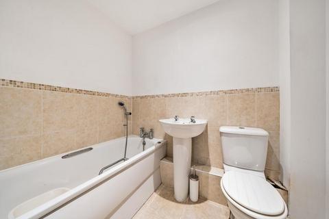 2 bedroom flat for sale, Aylesbury,  Buckinghamshire,  HP19