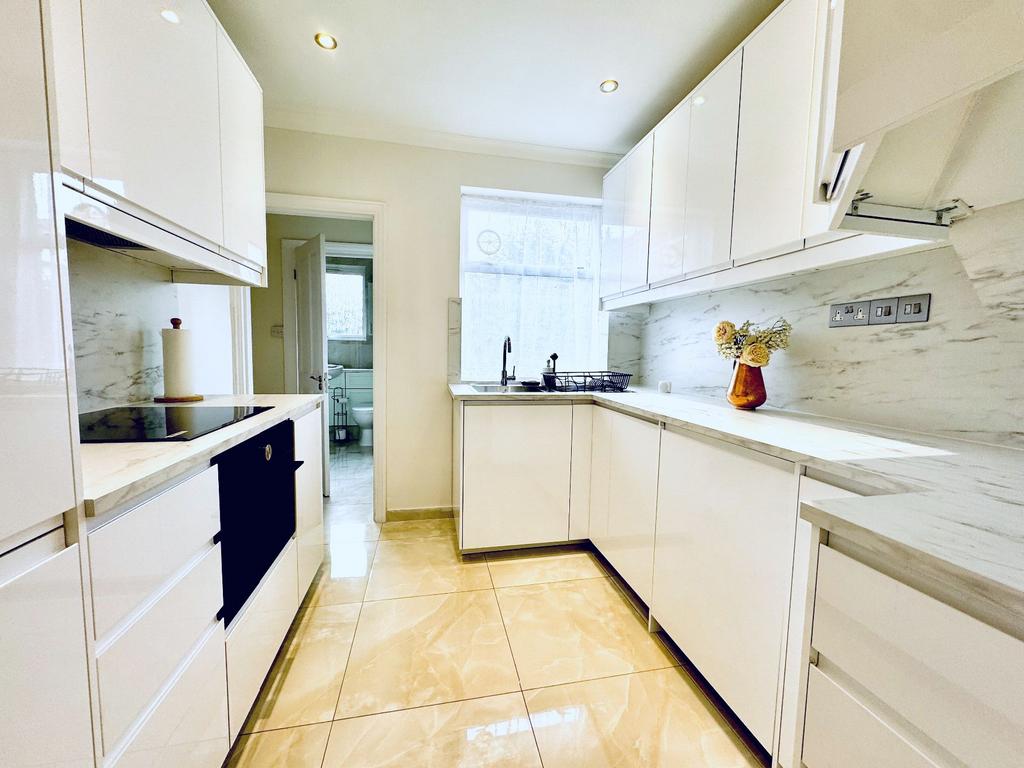 Connell Crescent, Ealing W5 3BL 2 bed flat for sale £399,950