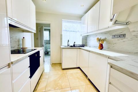 2 bedroom flat for sale, Connell Crescent, Ealing W5 3BL