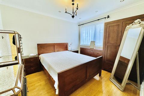 2 bedroom flat for sale, Connell Crescent, Ealing W5 3BL