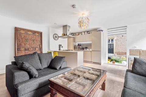 2 bedroom semi-detached house for sale - Napoleon Lane, London SE18