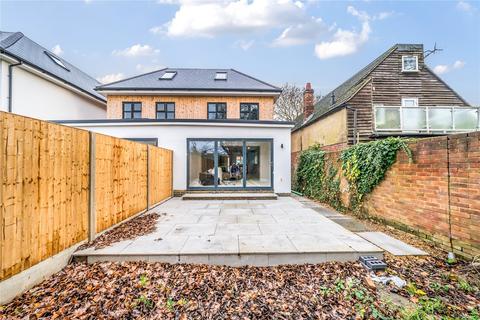 4 bedroom semi-detached house for sale - Homefield Road, Walton-On-Thames, KT12