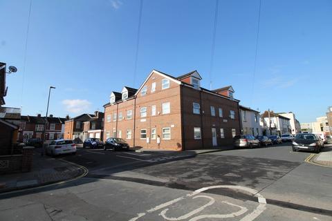 2 bedroom maisonette to rent, Trafalgar Place, Fratton