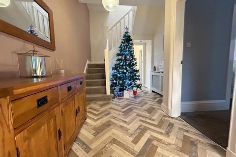 8 High Road, Stevenston, KA20 3DR