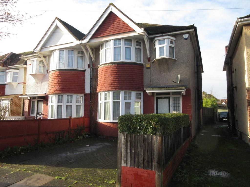 Longford Avenue, Middlesex UB1 4 bed semidetached house for sale £