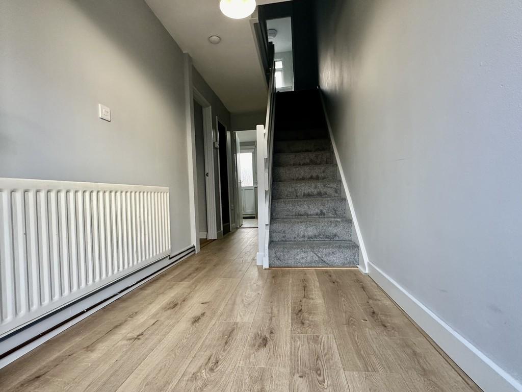 Wilford Crescent West, The Meadows 3 bed semidetached house £1,050