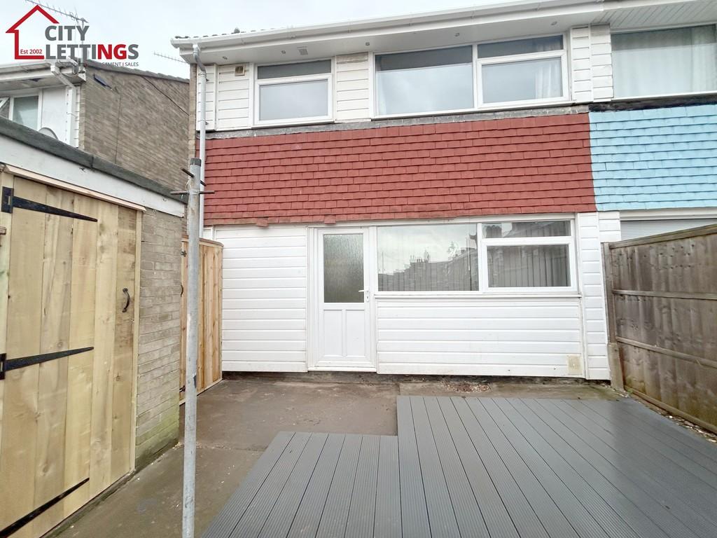 Wilford Crescent West, The Meadows 3 bed semidetached house £1,050