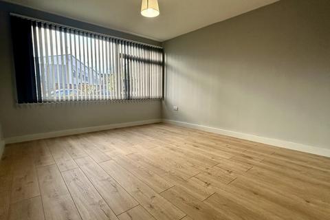3 bedroom semi-detached house to rent, Wilford Crescent West, The Meadows