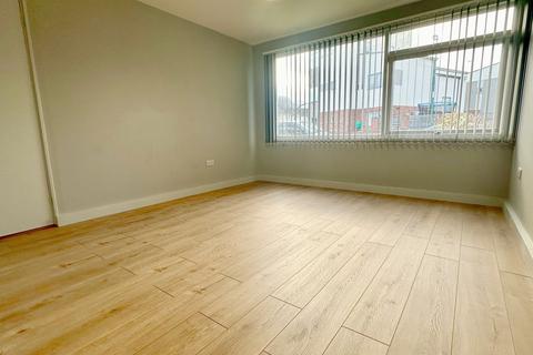 3 bedroom semi-detached house to rent, Wilford Crescent West, The Meadows