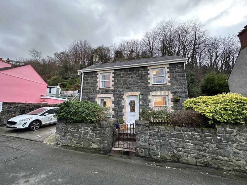 Llanfairfechan, Conwy 3 bed detached house for sale £289,000
