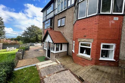 2 bedroom apartment for sale, Oak Drive, Colwyn Bay