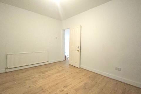 2 bedroom apartment to rent, Forest Road, Leytonstone, E11