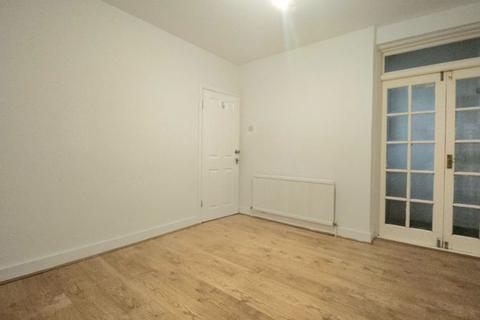 2 bedroom apartment to rent, Forest Road, Leytonstone, E11