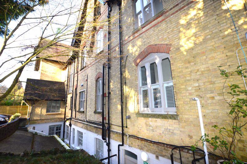 1 Bedroom Lower Ground Floor Flat, Broadwater Down, Tunbridge Wells 1