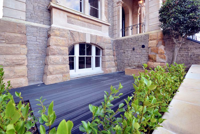 Front Courtyard...