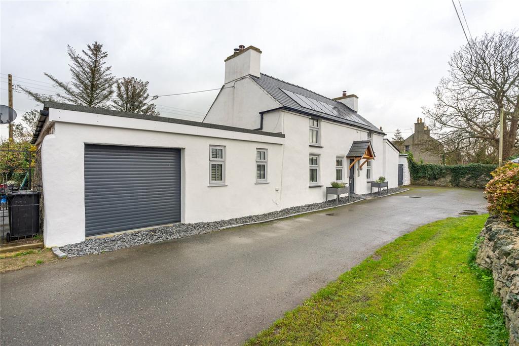 Llanddeusant, Holyhead, Isle of Anglesey, LL65 3 bed detached house for