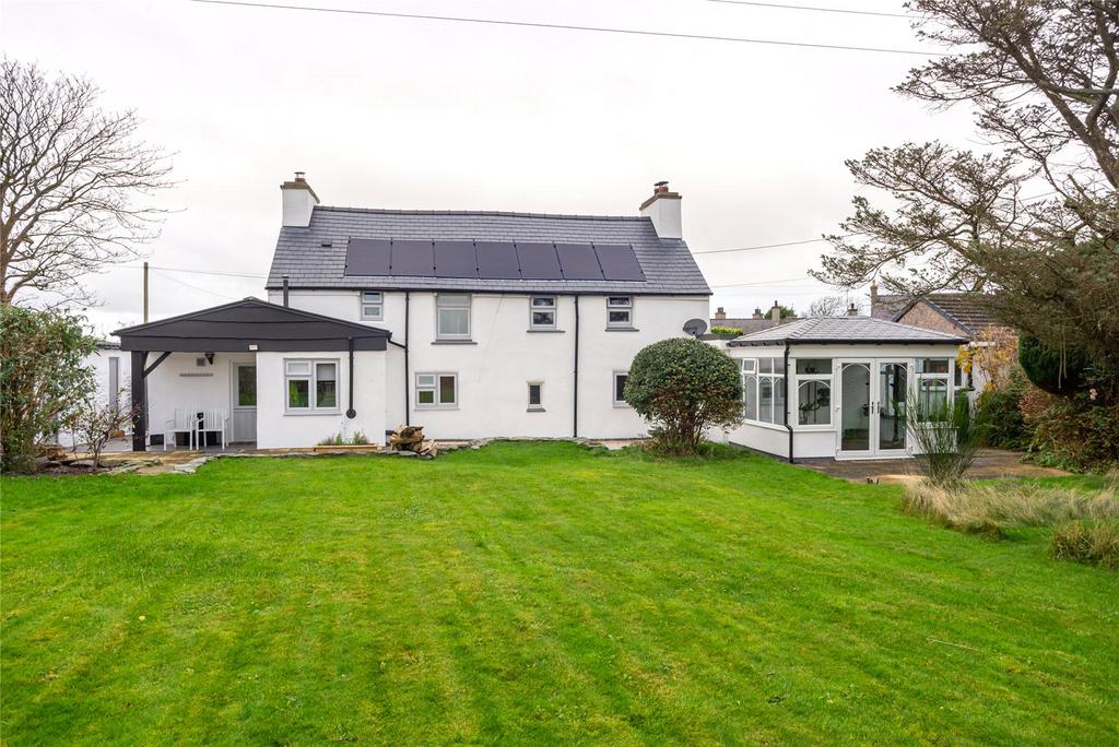 Llanddeusant, Holyhead, Isle of Anglesey, LL65 3 bed detached house for