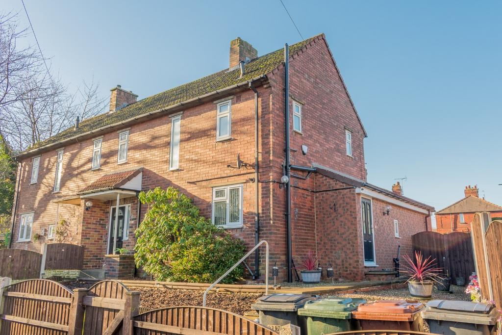 Morley, Leeds LS27 2 bed semidetached house for sale £260,000