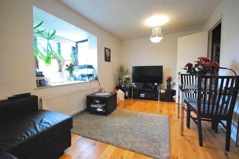 1 bedroom flat to rent, AINSLIE COURT, VICARS BRIDGE CLOSE