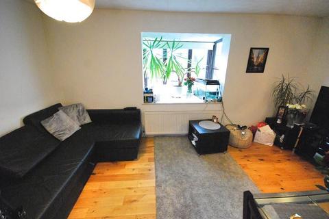 1 bedroom flat to rent, AINSLIE COURT, VICARS BRIDGE CLOSE