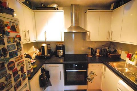 1 bedroom flat to rent, AINSLIE COURT, VICARS BRIDGE CLOSE