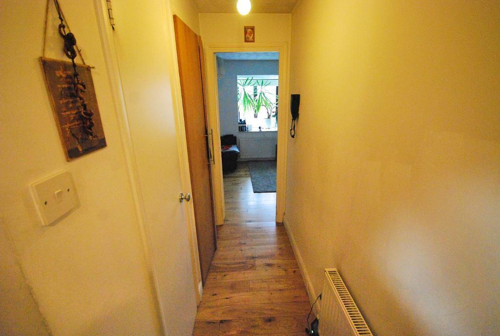 Apartment in WEMBLEY - View 2