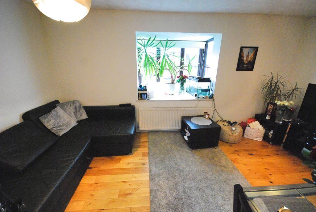 Apartment in WEMBLEY - View 4