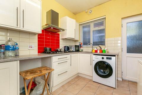 3 bedroom apartment for sale, Chinbrook Road, LONDON, SE12