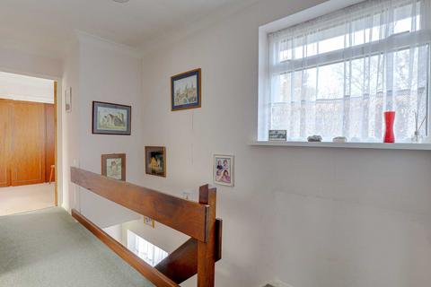 7 Autumn Close, Emmer Green, Reading, RG4 8UL