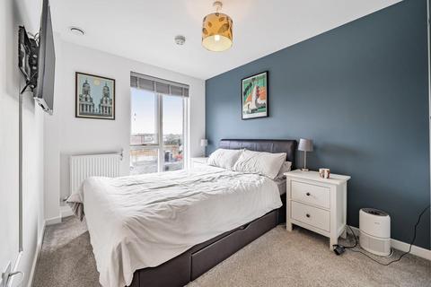 2 bedroom flat for sale, Grosvenor Court, Adenmore Road, London, SE6 4FD
