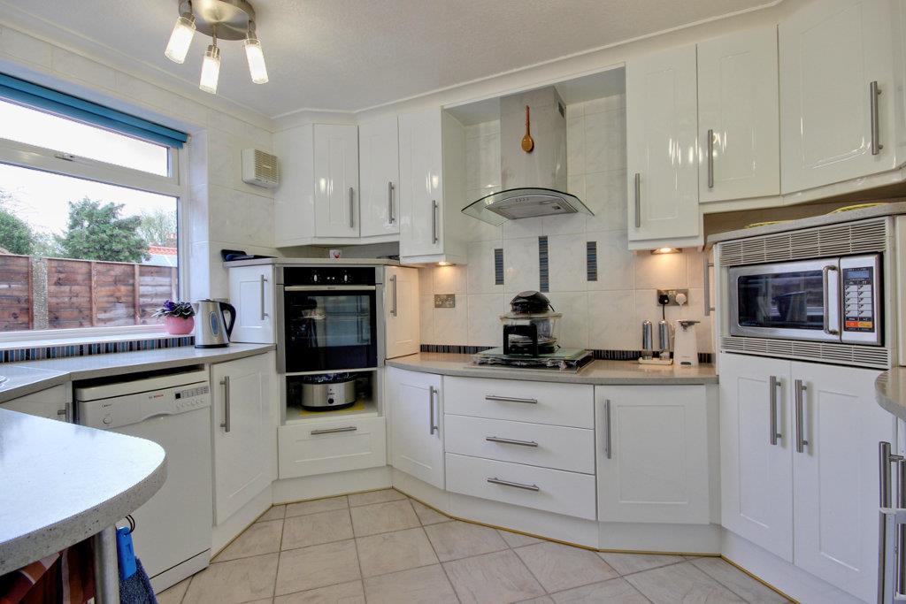 Well Lane, Willerby, Hull 3 bed detached bungalow for sale £375,000
