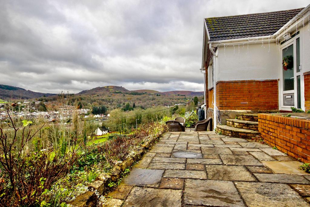 Tircwm, Leigh Road, Trevethin, Pontypool 5 bed detached house £350,000