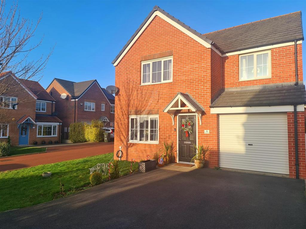 Cawdor Close, Ingleby Barwick, StocktonOnTees 4 bed detached house to rent £1,295 pcm (£299 pw)