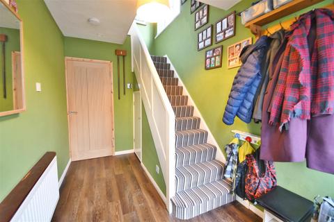 4 bedroom semi-detached house for sale - High View Road, Leamington Spa