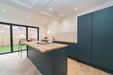 174 Manley Road, Manchester, M16 8NE