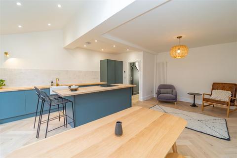 174 Manley Road, Manchester, M16 8NE