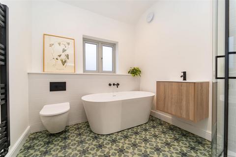 174 Manley Road, Manchester, M16 8NE