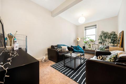 2 bedroom flat to rent, Acre Lane, SW2