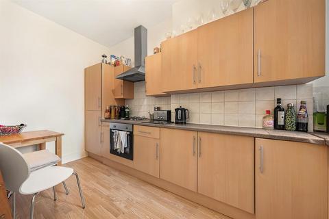 2 bedroom flat to rent, Acre Lane, SW2