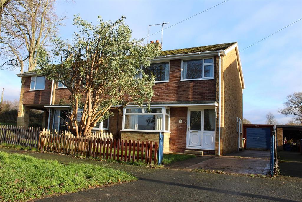 Canada Drive, Cherry Burton 3 bed semidetached house for sale £225,000