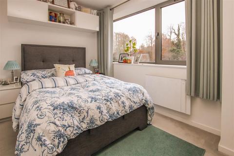 18, Regent House Hubert Road, Brentwood, CM14 4WL