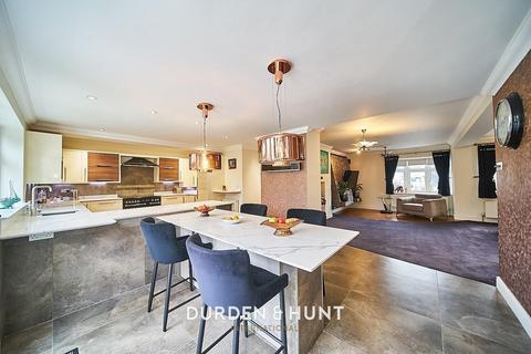 5 bedroom detached house for sale, Wyatts Green Road, Brentwood