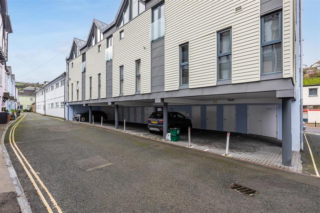 A04   Dartmouth, Flat 1 Westwater Court   231220.j