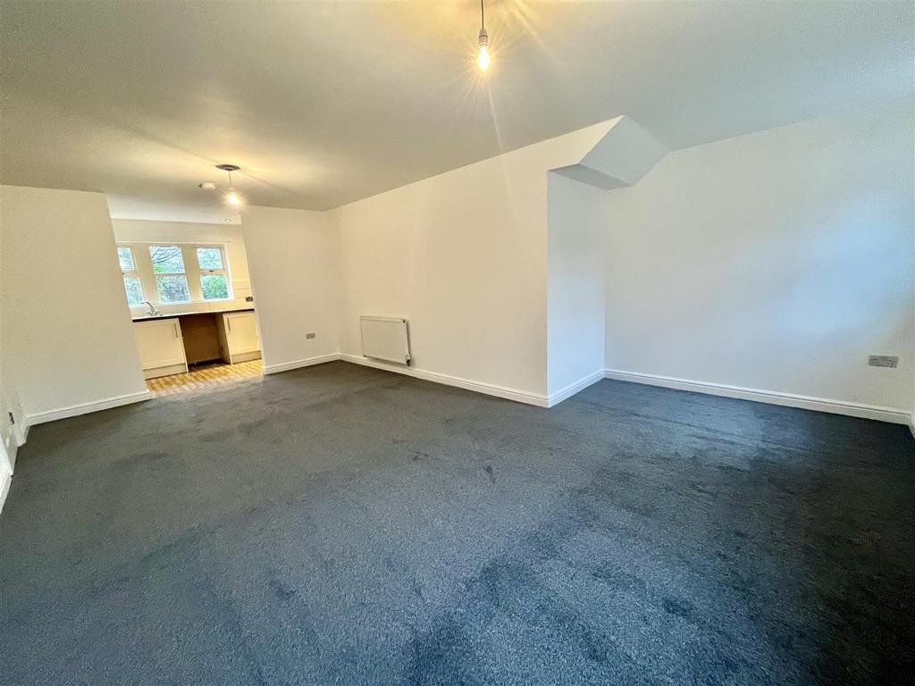 Beverley Place, Boothtown, Halifax 2 bed flat for sale £115,000