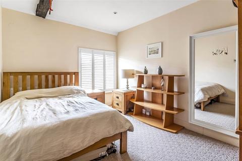2 bedroom flat for sale, High Street, Dorking, Surrey, RH4