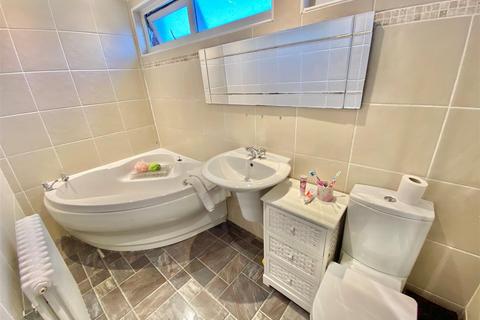 12 Barnard Close, Macclesfield, SK11 8PH