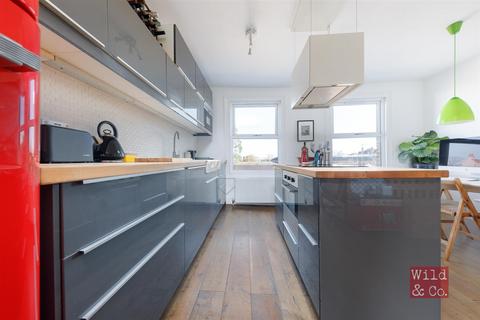 159c Clarence Road, London, E5 8EE