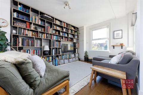 159c Clarence Road, London, E5 8EE