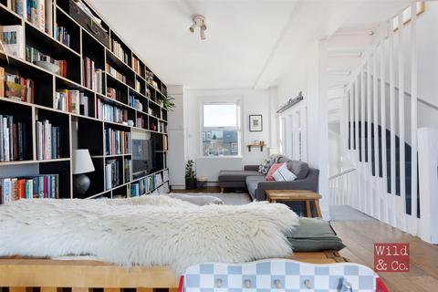 159c Clarence Road, London, E5 8EE