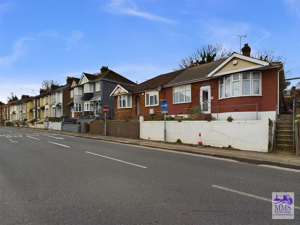 Cuxton Road, Rochester 3 bed semidetached bungalow for sale £300,000